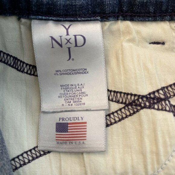 NYDJ Capris Jeans Size 10 - Picture 7 of 7